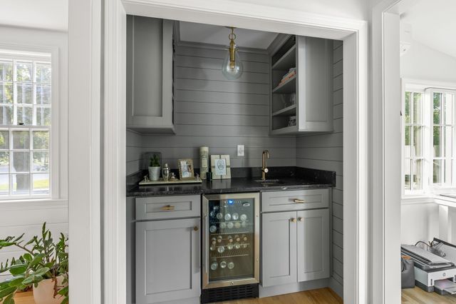 15 Presidents Rd, Hingham, MA 02043