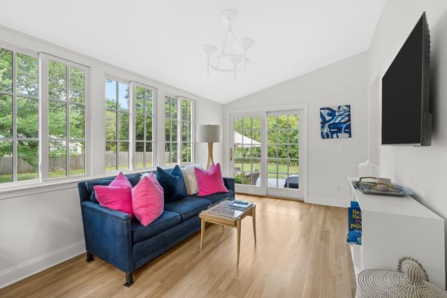 15 Presidents Rd, Hingham, MA 02043