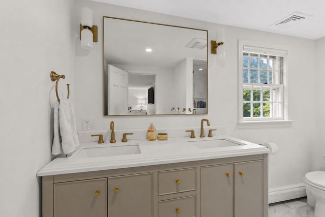 15 Presidents Rd, Hingham, MA 02043