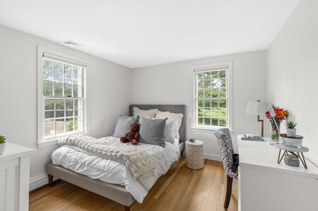 15 Presidents Rd, Hingham, MA 02043