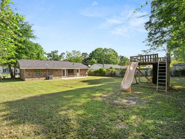 111 Nelda Dr, Leesville, LA 71446