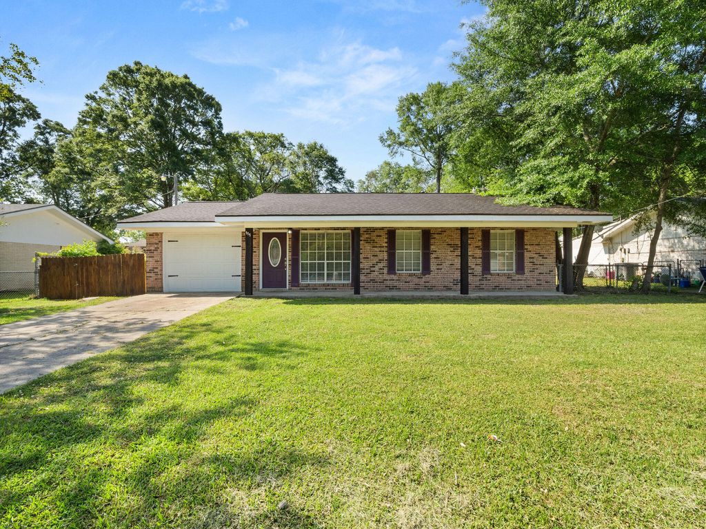 111 Nelda Dr, Leesville, LA 71446