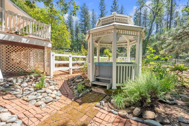 14638 Flicker Dr, Grass Valley, CA 95949