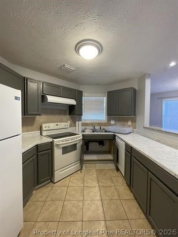 979 stewarts creek Drive 9, Fayetteville, NC 28315