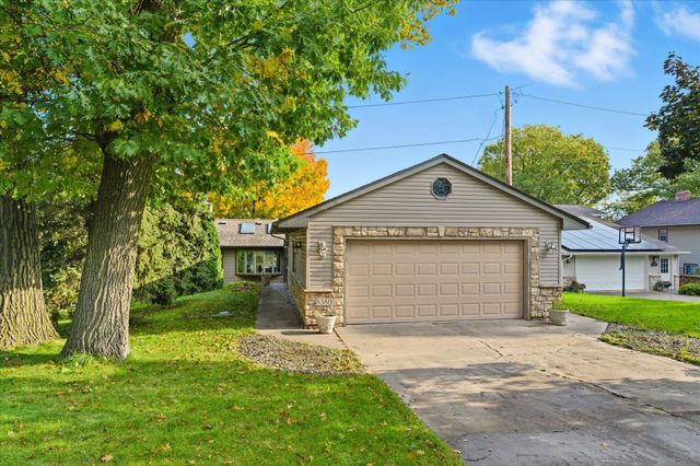 8580 215th Street N, Forest Lake, MN 55025