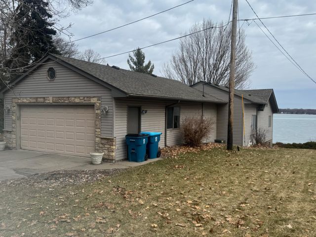 8580 215th Street N, Forest Lake, MN 55025