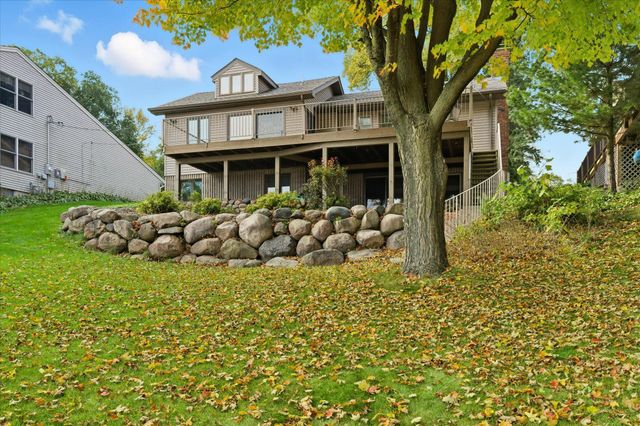 8580 215th Street N, Forest Lake, MN 55025