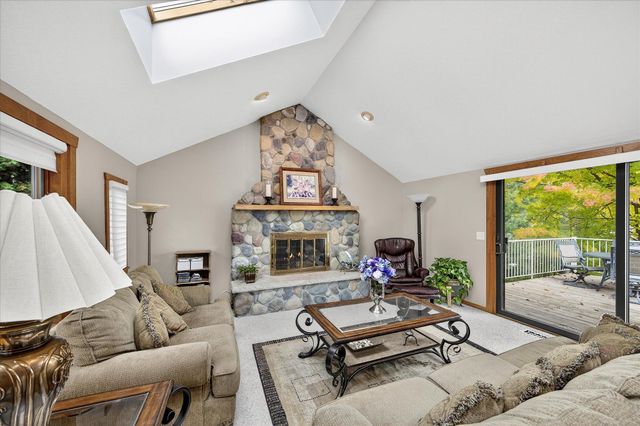 8580 215th Street N, Forest Lake, MN 55025