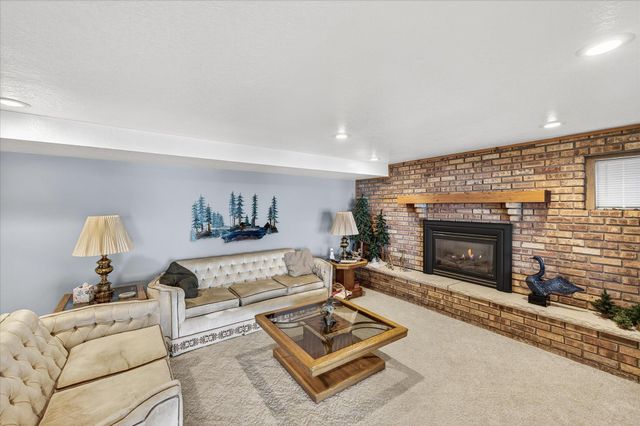 8580 215th Street N, Forest Lake, MN 55025
