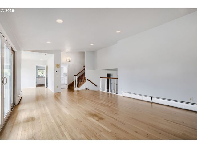 7190 Sw RENEE Dr, Portland, OR 97225