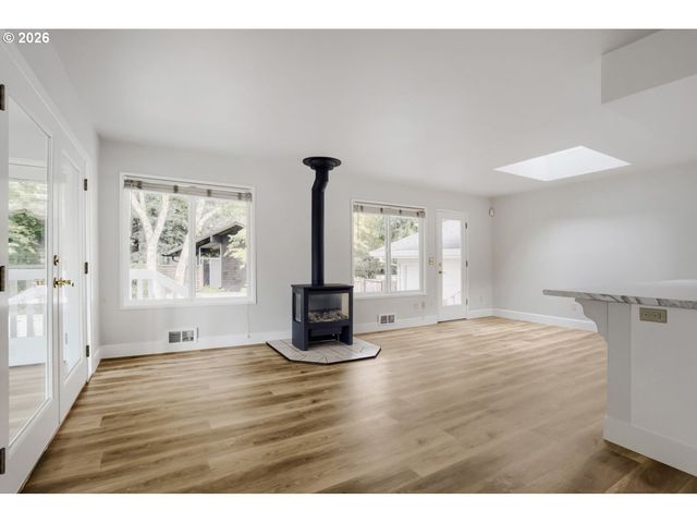 7190 Sw RENEE Dr, Portland, OR 97225