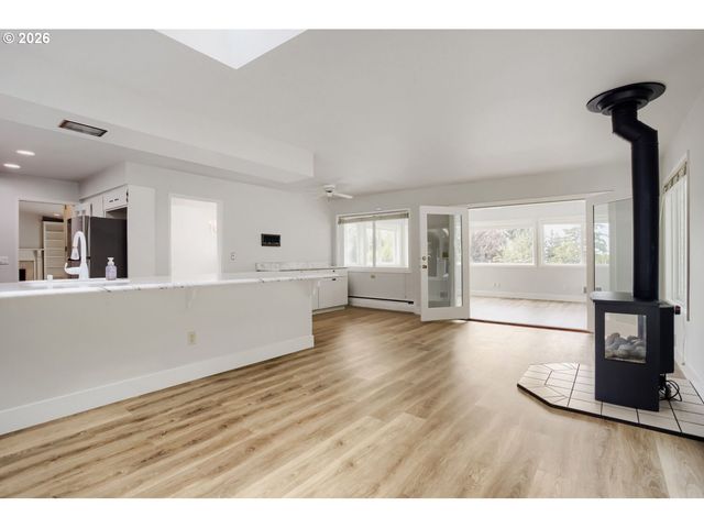 7190 Sw RENEE Dr, Portland, OR 97225