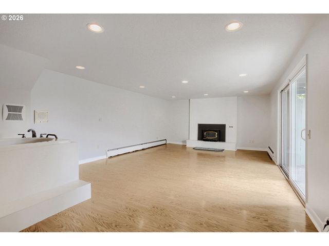 7190 Sw RENEE Dr, Portland, OR 97225
