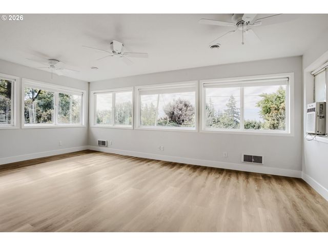 7190 Sw RENEE Dr, Portland, OR 97225