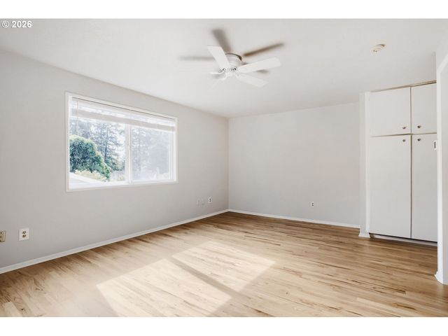 7190 Sw RENEE Dr, Portland, OR 97225