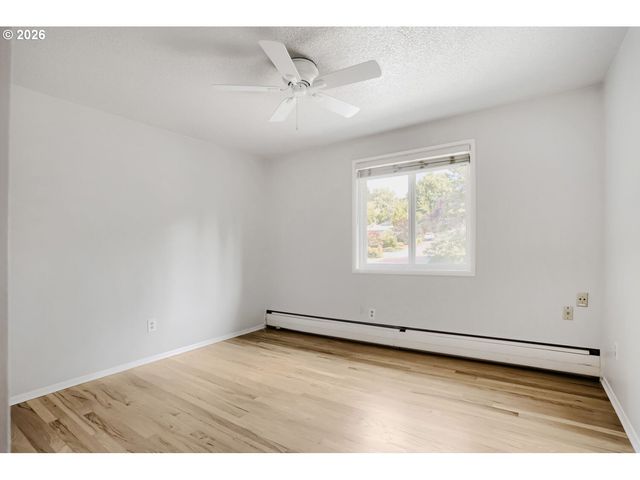 7190 Sw RENEE Dr, Portland, OR 97225