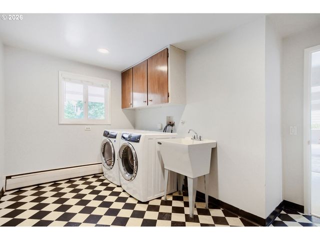 7190 Sw RENEE Dr, Portland, OR 97225