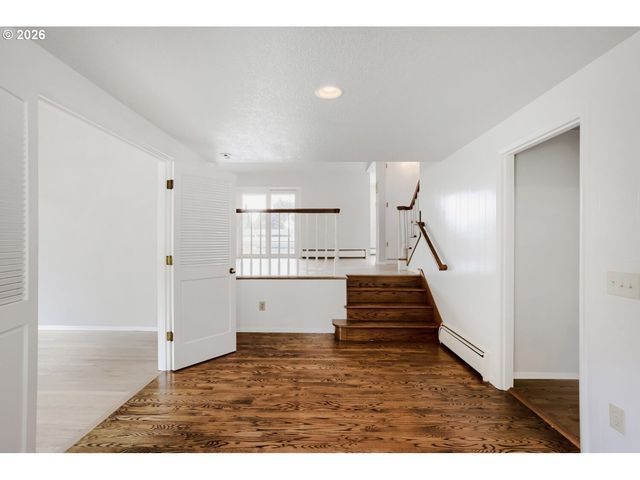 7190 Sw RENEE Dr, Portland, OR 97225