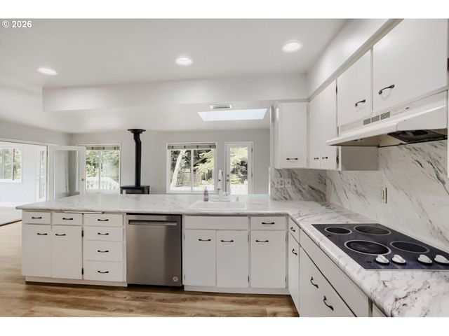7190 Sw RENEE Dr, Portland, OR 97225