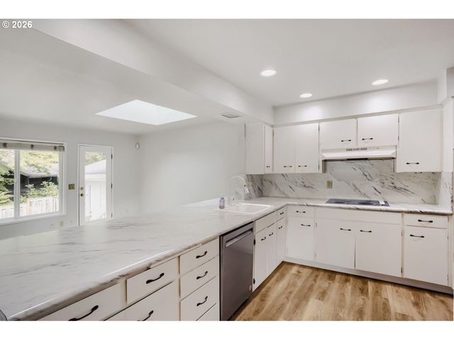 7190 Sw RENEE Dr, Portland, OR 97225