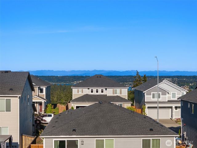 1162 Panoramic Loop, Bremerton, WA 98312