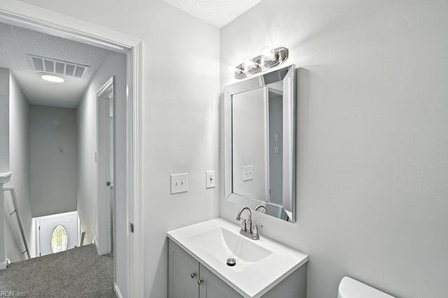 366 Pear Ridge CIR, Newport News, VA 23602