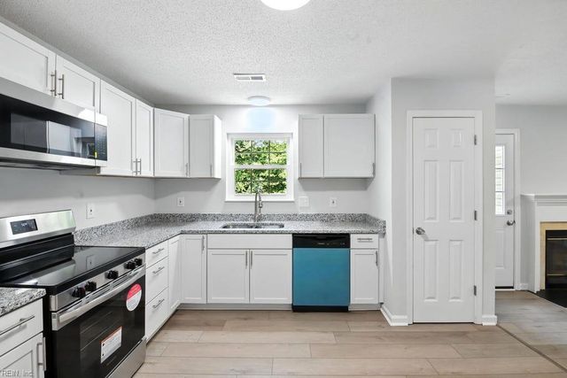 366 Pear Ridge CIR, Newport News, VA 23602
