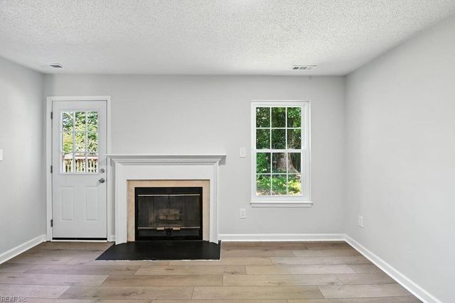366 Pear Ridge CIR, Newport News, VA 23602