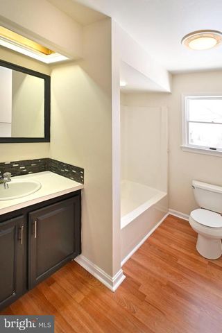 35 FAIRWAY DR, Yardley, PA 19067