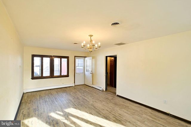 35 FAIRWAY DR, Yardley, PA 19067