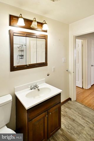 35 FAIRWAY DR, Yardley, PA 19067