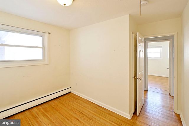 35 FAIRWAY DR, Yardley, PA 19067