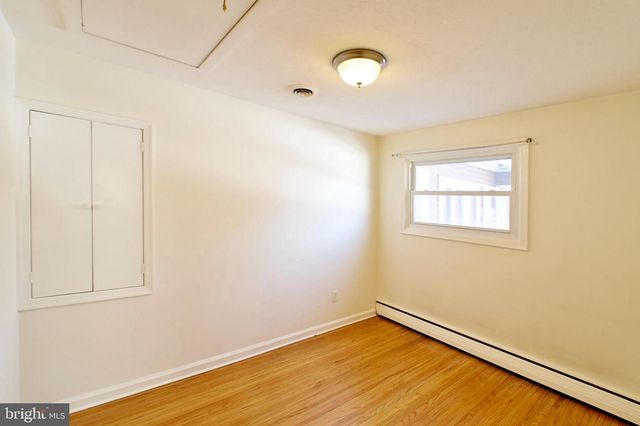 35 FAIRWAY DR, Yardley, PA 19067