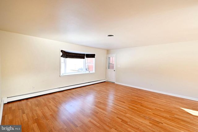 35 FAIRWAY DR, Yardley, PA 19067