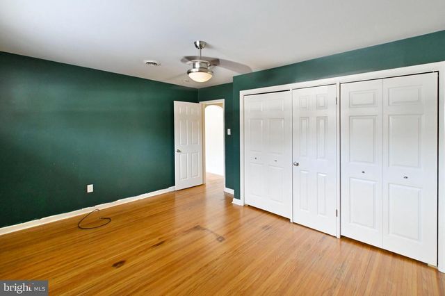 35 FAIRWAY DR, Yardley, PA 19067