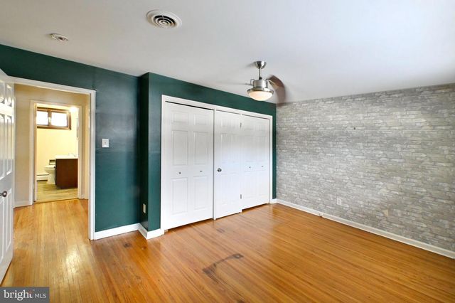 35 FAIRWAY DR, Yardley, PA 19067