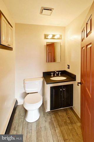 35 FAIRWAY DR, Yardley, PA 19067