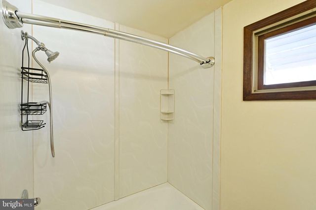 35 FAIRWAY DR, Yardley, PA 19067