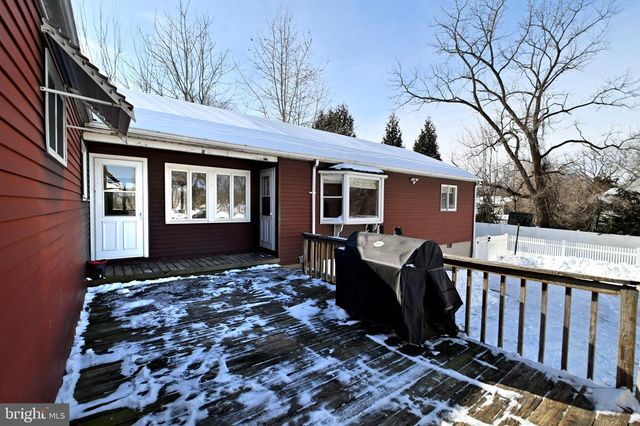 35 FAIRWAY DR, Yardley, PA 19067