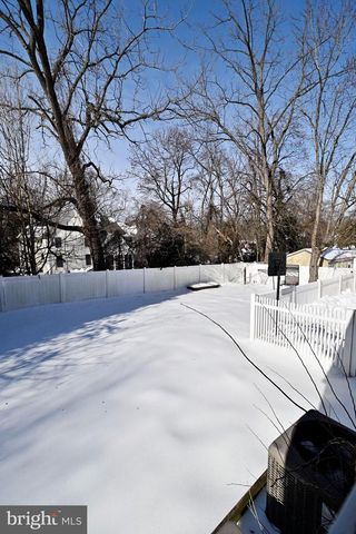 35 FAIRWAY DR, Yardley, PA 19067