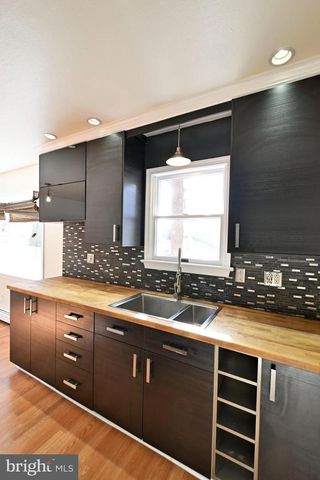 35 FAIRWAY DR, Yardley, PA 19067