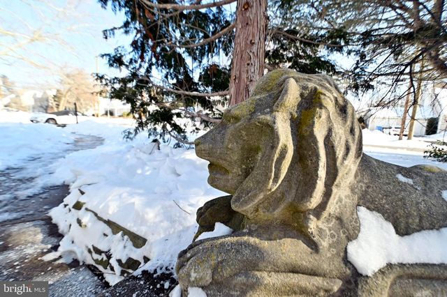 35 FAIRWAY DR, Yardley, PA 19067