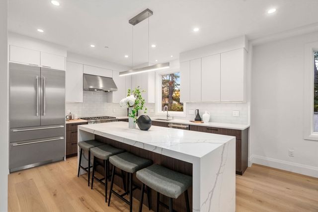 956 Walnut Street 7, Newton, MA 02461