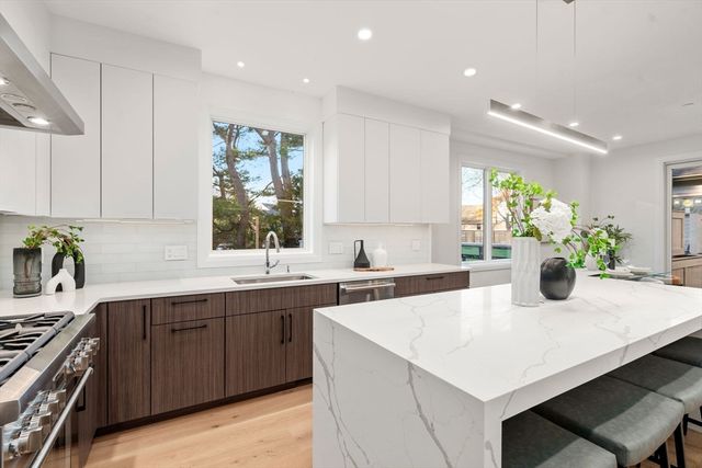 956 Walnut Street 7, Newton, MA 02461