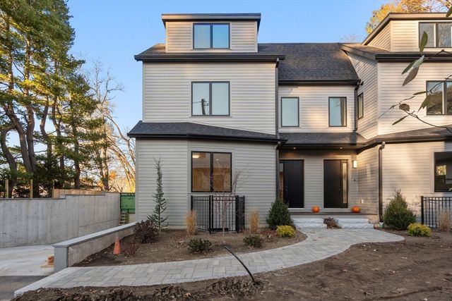 956 Walnut Street 7, Newton, MA 02461