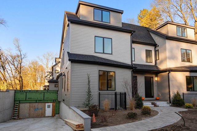 956 Walnut Street 7, Newton, MA 02461