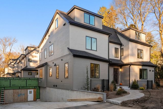 956 Walnut Street 7, Newton, MA 02461