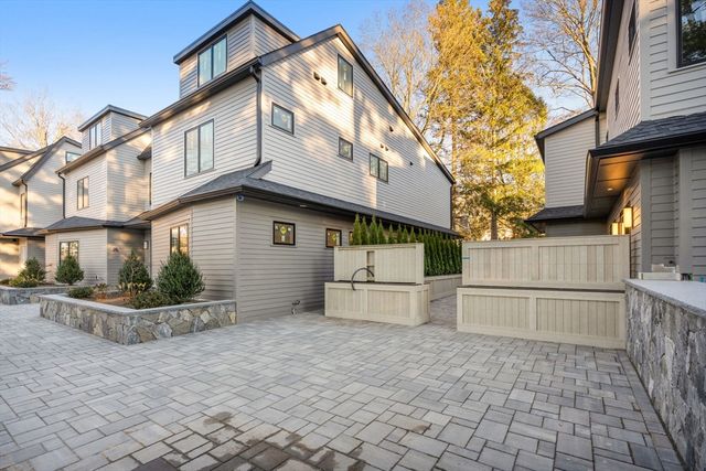 956 Walnut Street 7, Newton, MA 02461