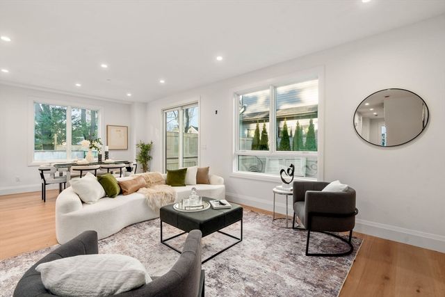 956 Walnut Street 7, Newton, MA 02461