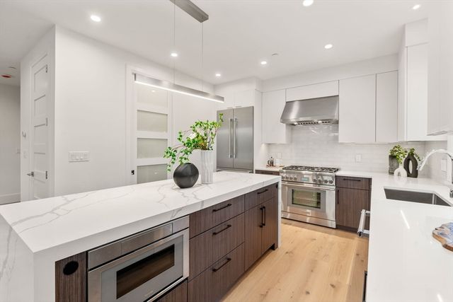 956 Walnut Street 7, Newton, MA 02461